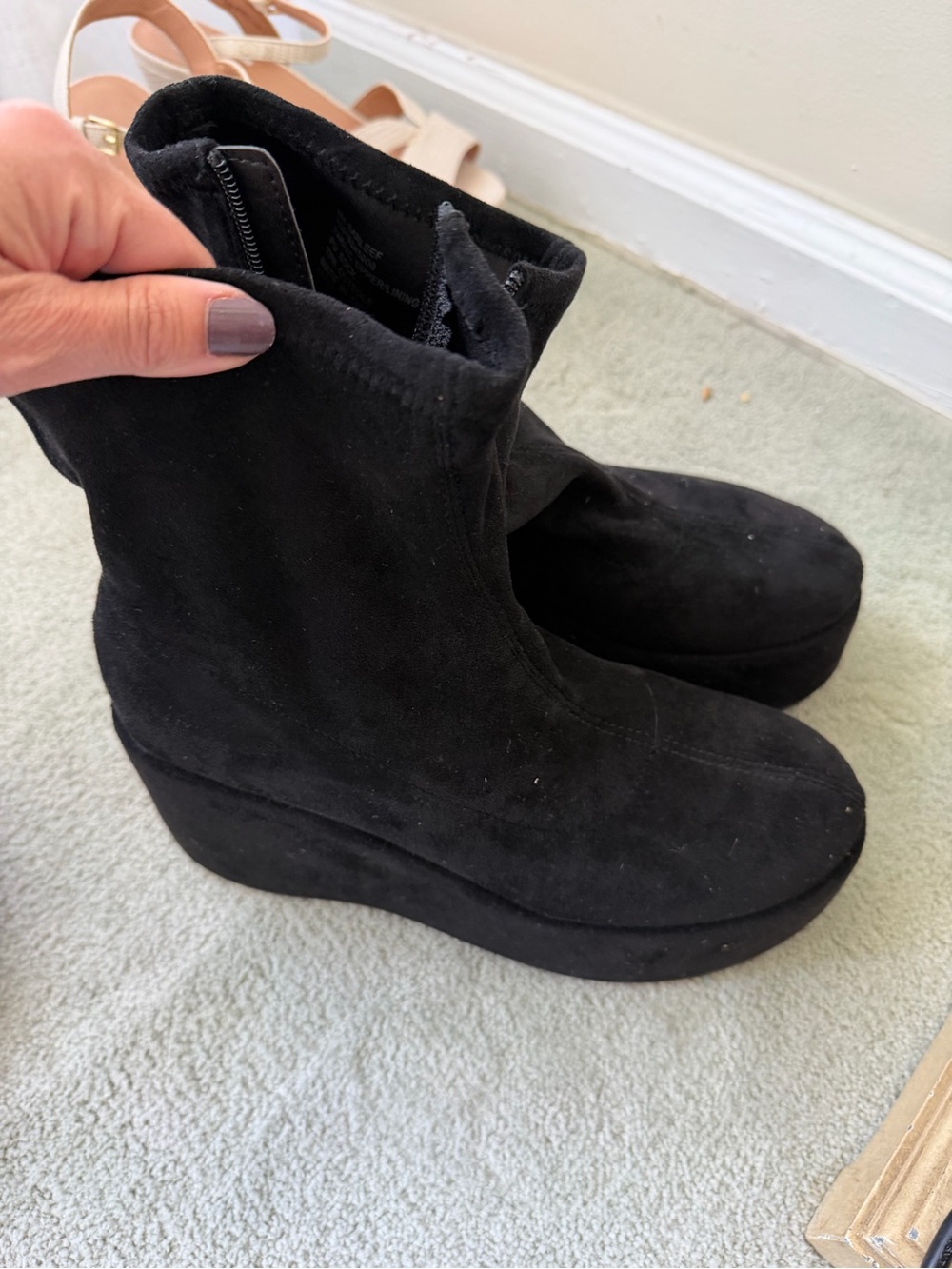 🗽❤️Wild Pair Black Suede Platform Ankle Boots